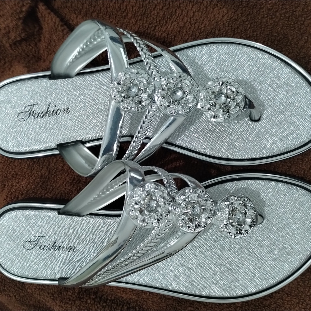 Fashion Silver Sandals with Crystal Accents